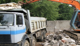 Вывоз строительного мусора с участка в Гусь-Хрустальном недорого от 1548 руб. | 2Землекопа-Гсь